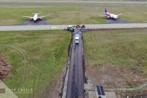 Új biztonsági kerítést és testszkennert kapott a Debreceni Nemzetközi Repülőtér