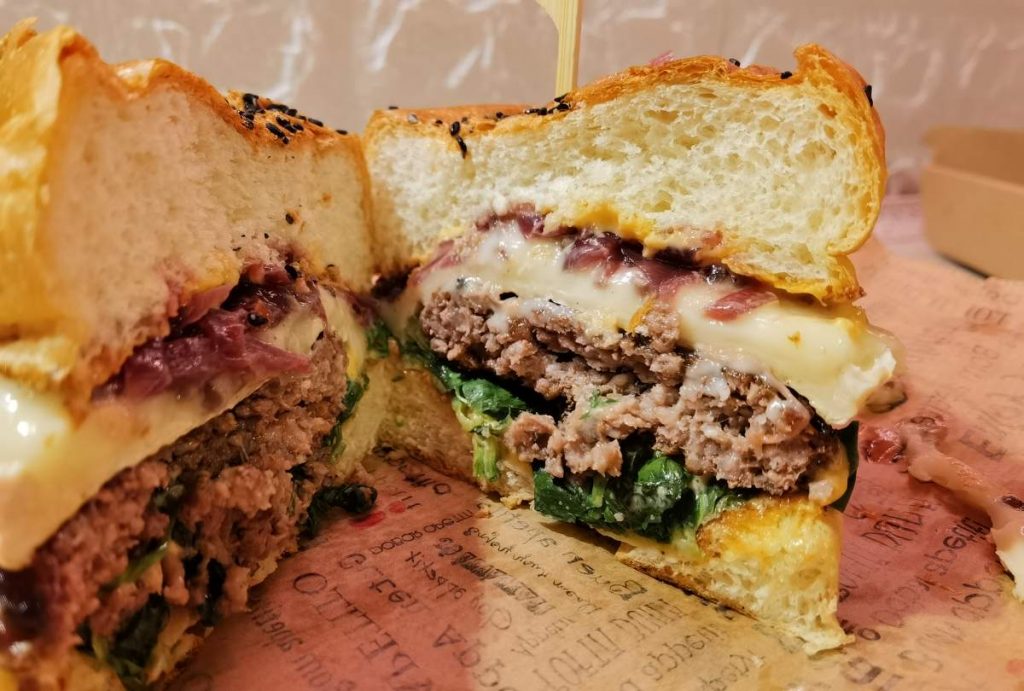 Pin Up Diner Cadillac Man Burger