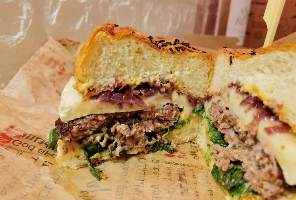 Pin Up Diner Cadillac Man Burger