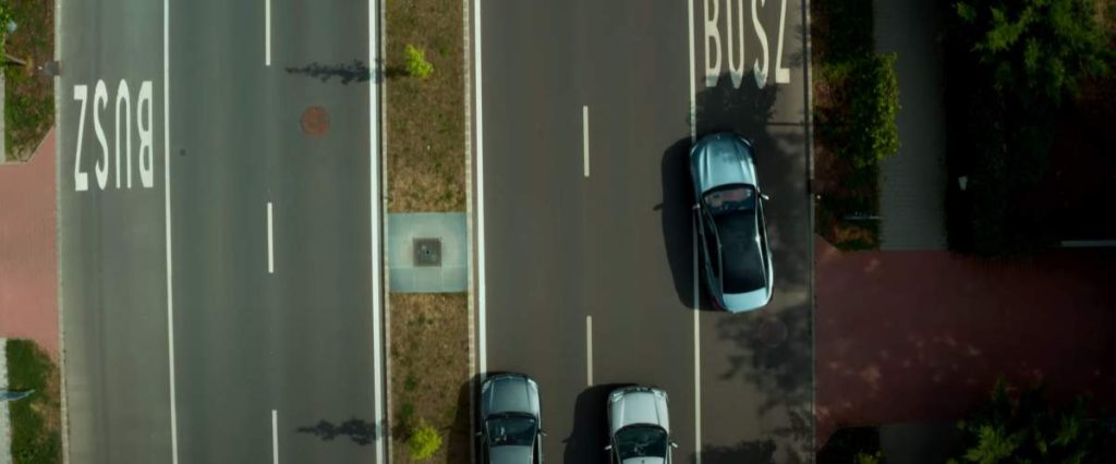 530 lóerős BMW cikázik Debrecenben a Rendőrség új videójában