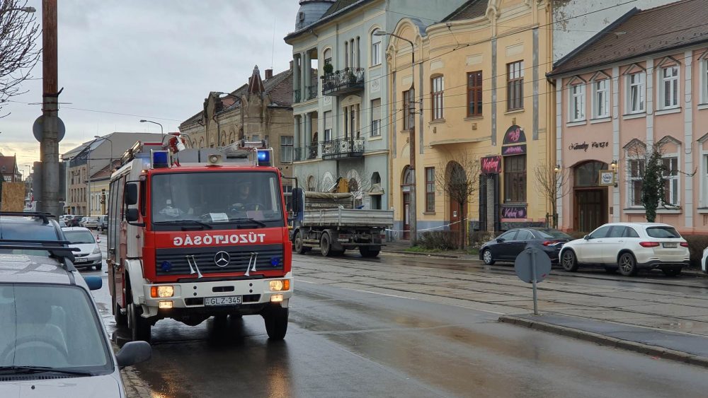 Újabb csőtörés, ezúttal a Péterfia utcán áll a víz