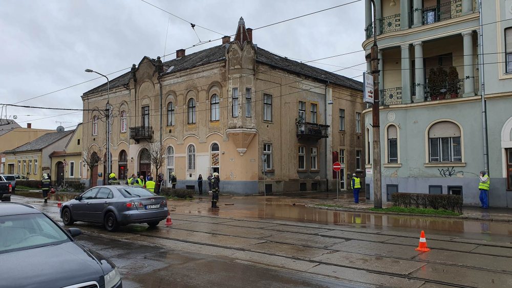 Újabb csőtörés, ezúttal a Péterfia utcán áll a víz