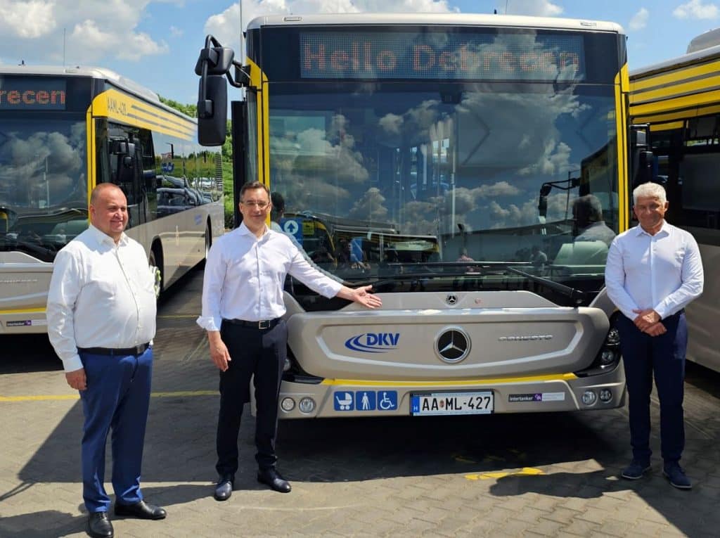 További 10 új busz érkezett a DKV-hoz