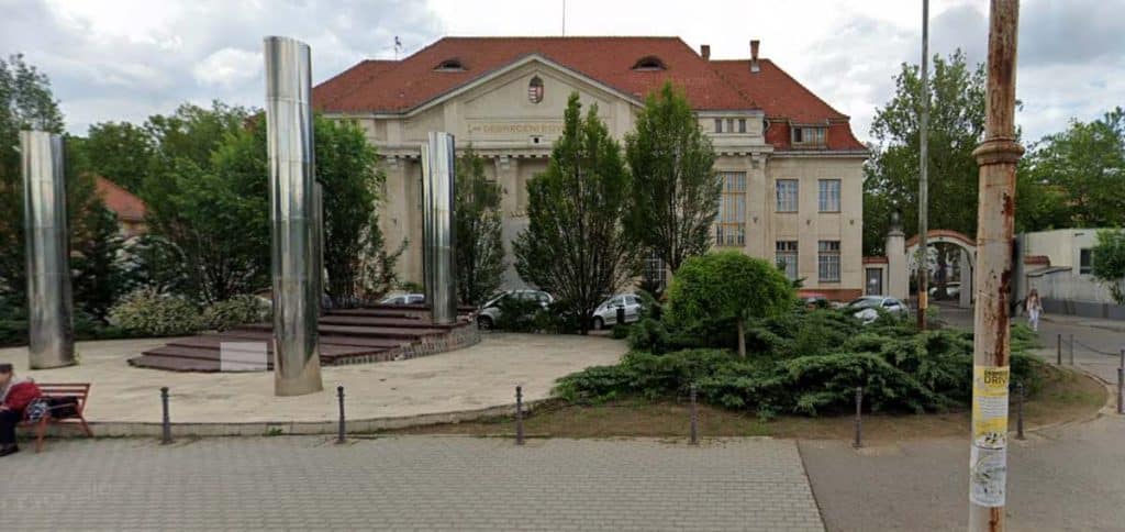 Debreceni Egyetem Klinikai Központ Elnöki Hivatalának épülete a Google Utcakép szolgáltatásban
