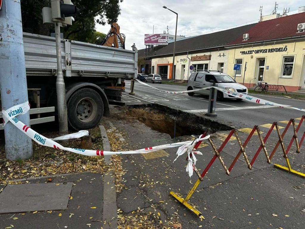 Közlekedési nehézségek a Széchenyi utcán