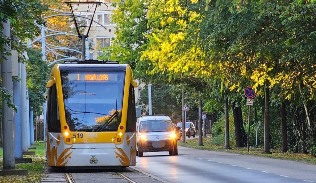 Baleset az 1-es villamos útvonalán, változott a közlekedés