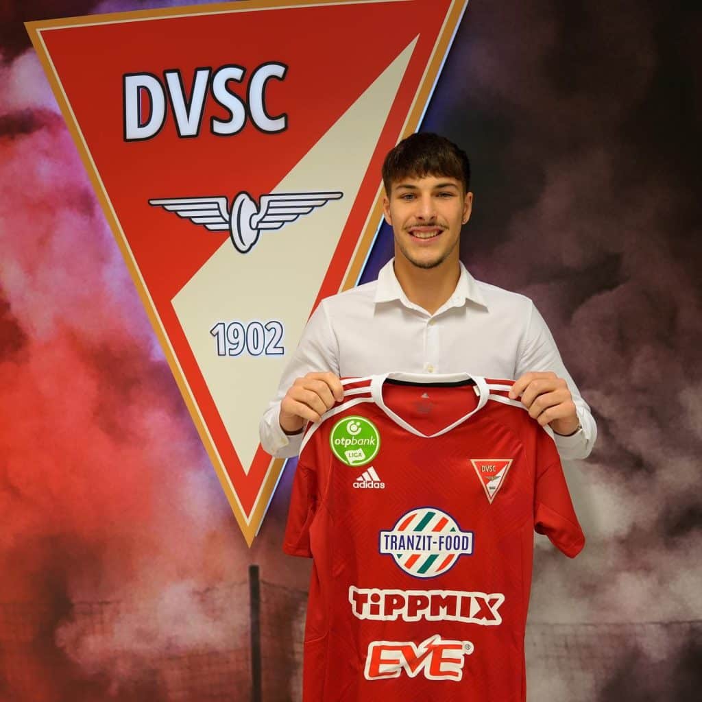 Újabb saját nevelésű játékos kapott profi szerződést a DVSC-bél