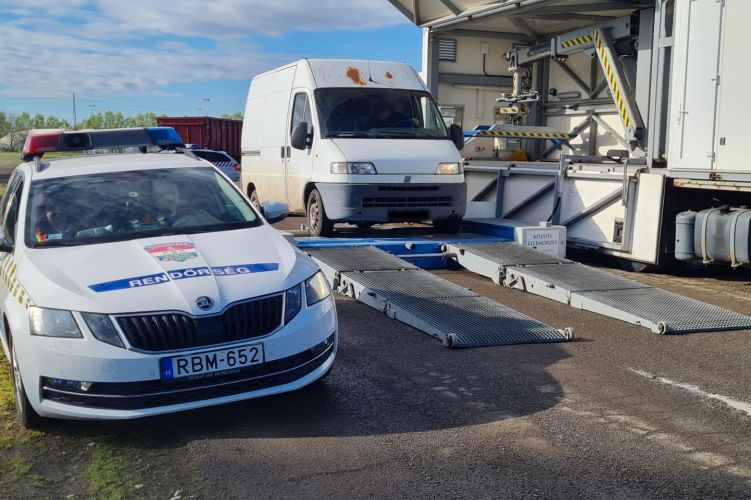 Közlekedésre alkalmatlan autókra vadásztak a hatóságok, sajnos sikerrel