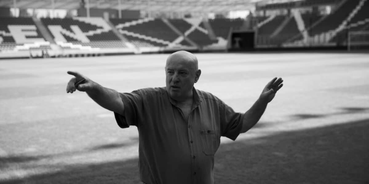 Gyertya és DVSC-sál a Nagyerdei Stadion előtt, megemlékezés Krecz Tiborról
