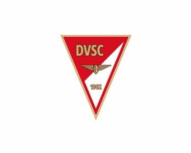 Üres Nagyerdei Stadion pályája VAR-monitorral a partvonalnál