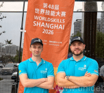 Vígh Dániel és Kis Károly Árpád a WorldSkills Shanghai 2026 molinója előtt