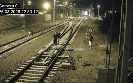 Térfigyelő kamera felvétele: fiatalok a tócóvölgyi vasúti váltónál éjszaka